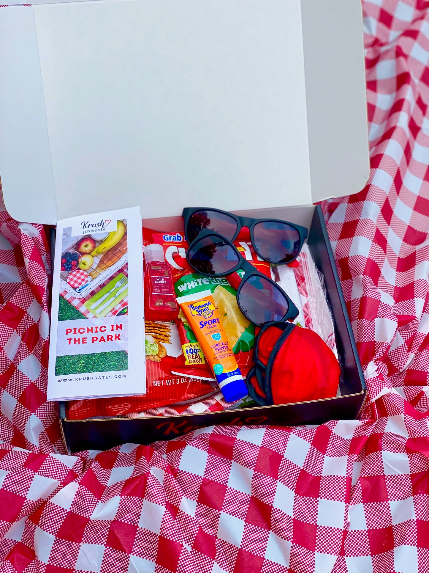 picnic date night, summer picnic, picnic for two, picnic in the park, date night box, krush dates, date box, date night subscription