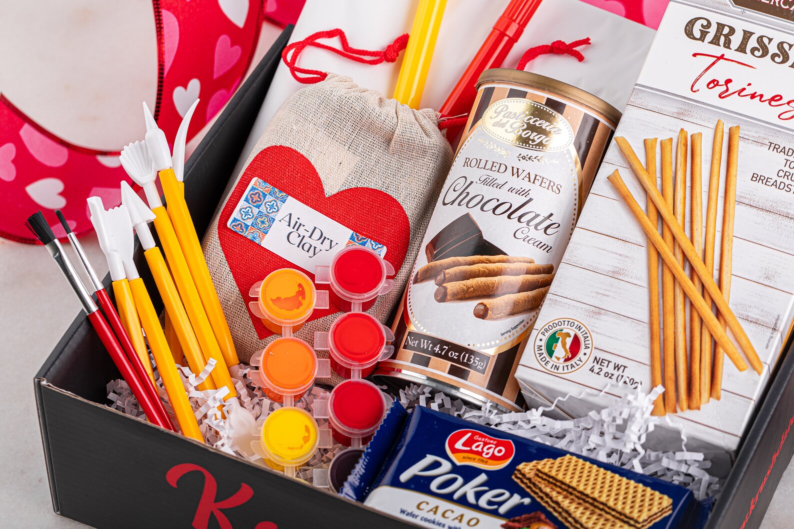 Italian Pottery Date Night, Tuscan Pottery Box, Italian Snacks Cookies Box, Date Night Subscription Box, date night box, italy in a box, italian cookies, italian chocolates, italian gift box, best pizza, best pasta, care package, care package gift, cookies care package